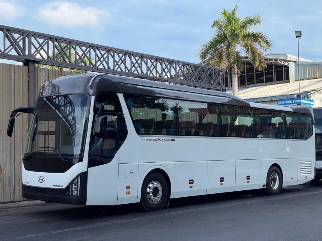 Thuê xe 45 chỗ đời mới TP.HCM – H&L Tourist